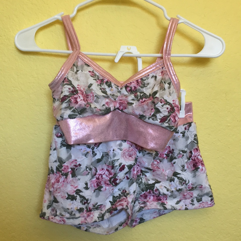 Details Dancewear Sports Bra and Cinch Shorts